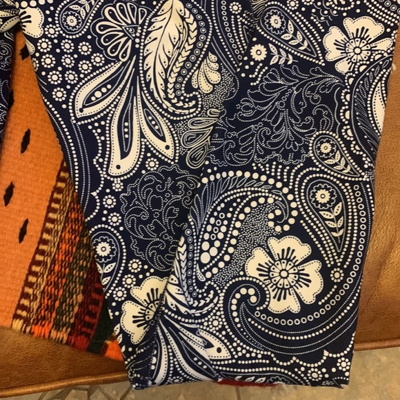 Old Navy Active Small Petite Go-Dry Workout Leggings - Picture 4 of 8